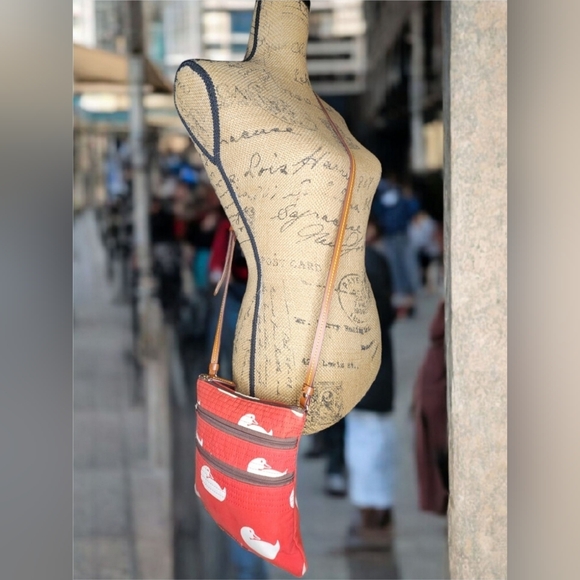 Vintage Dooney & Bourke Red Nylon Triple-Zip Crossbody Bag - Picture 10 of 16